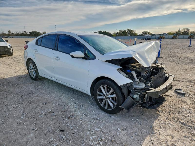 Фото 4 с аукциона – 2017 KIA FORTE LX с VIN 3KPFL4A78HE012162