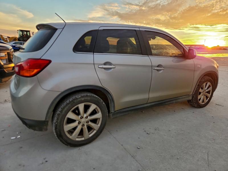 Фото 3 с аукциона – 2015 MITSUBISHI OUTLANDER с VIN 4A4AP4AU6FE047238