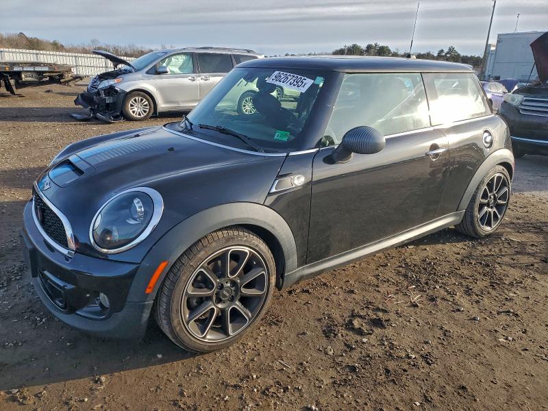 MINI COOPER S 2013 with VIN WMWSV3C56DT397055 - Photo from auction