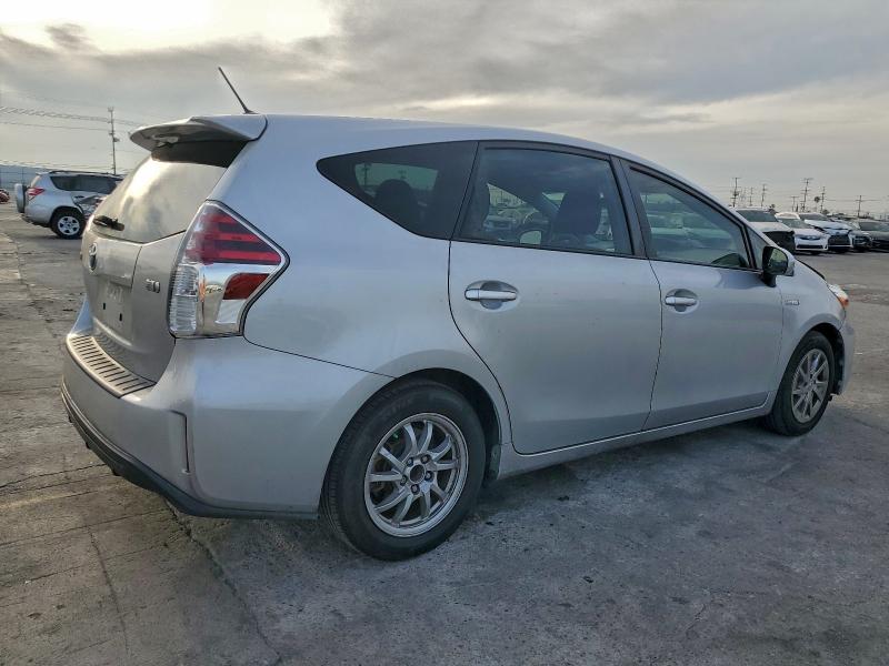 Photo 3 from auction – 2015 TOYOTA PRIUS V with VIN JTDZN3EU1FJ028429