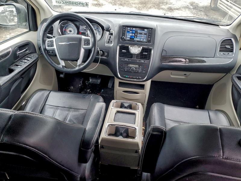 Photo 8 from auction – 2014 CHRYSLER TOWN & COU with VIN 2C4RC1CG2ER165316