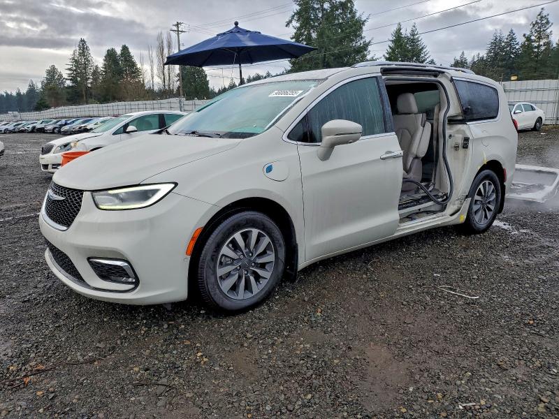 CHRYSLER PACIFICA H 2021 with VIN 2C4RC1L76MR521894 - Photo from auction