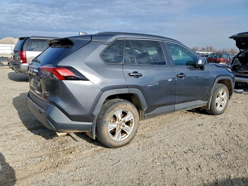 Photo 3 from auction – 2021 TOYOTA RAV4 XLE with VIN 2T3P1RFV5MC159750
