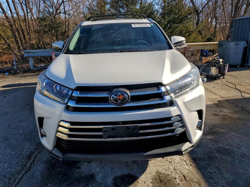Photo 5 from auction – 2017 TOYOTA HIGHLANDER with VIN 5TDDZRFH3HS455894