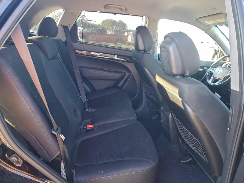 Photo 11 from auction – 2015 KIA SORENTO LX with VIN 5XYKT3A69FG588276