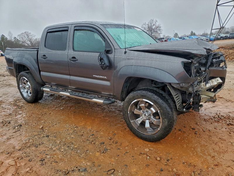 Photo 4 from auction – 2015 TOYOTA TACOMA DOU with VIN 5TFLU4EN2FX129192
