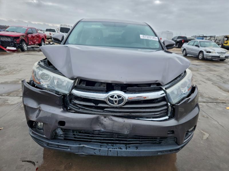 Photo 5 from auction – 2016 TOYOTA HIGHLANDER with VIN 5TDZKRFHXGS155360