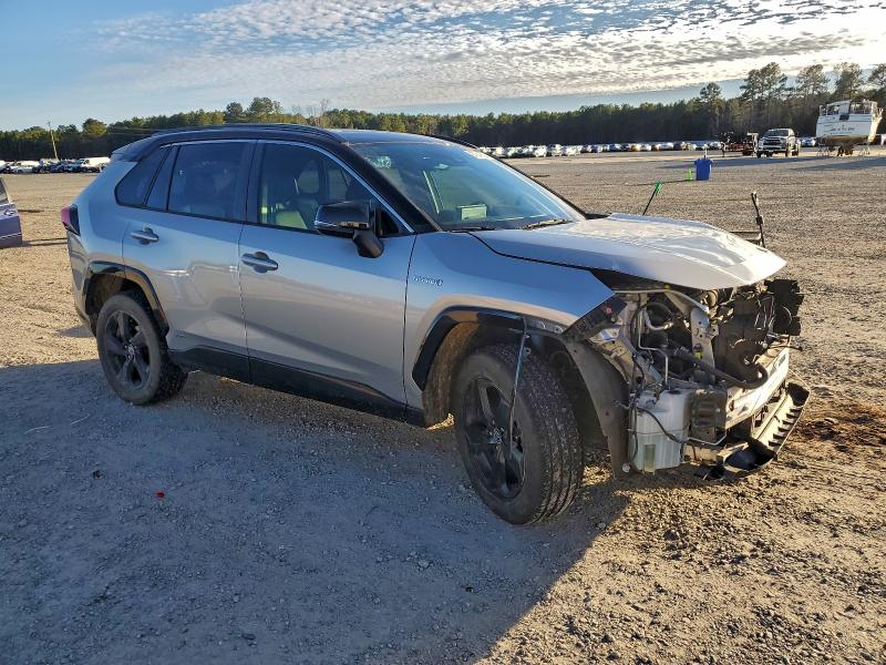 Photo 4 from auction – 2020 TOYOTA RAV4 XSE with VIN JTMEWRFV6LJ047155