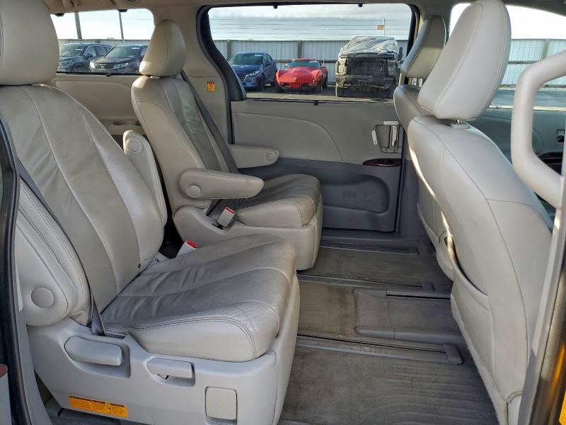 Photo 11 from auction – 2013 TOYOTA SIENNA XLE with VIN 5TDDK3DC5DS065348