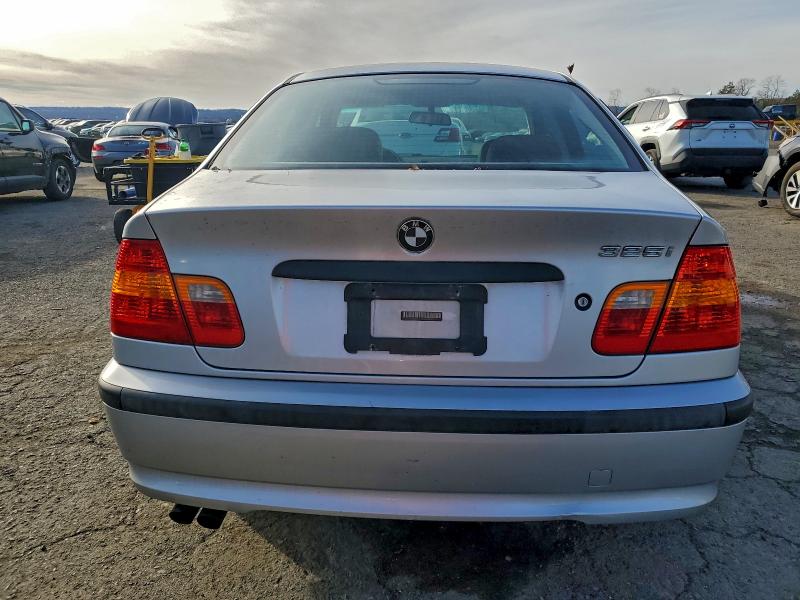 Photo 6 from auction – 2002 BMW 325 I with VIN WBAET374X2NH01500