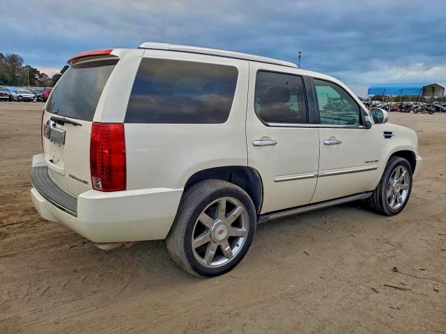 Photo 3 from auction – 2013 CADILLAC ESCALADE L with VIN 1GYS4BEF9DR375404