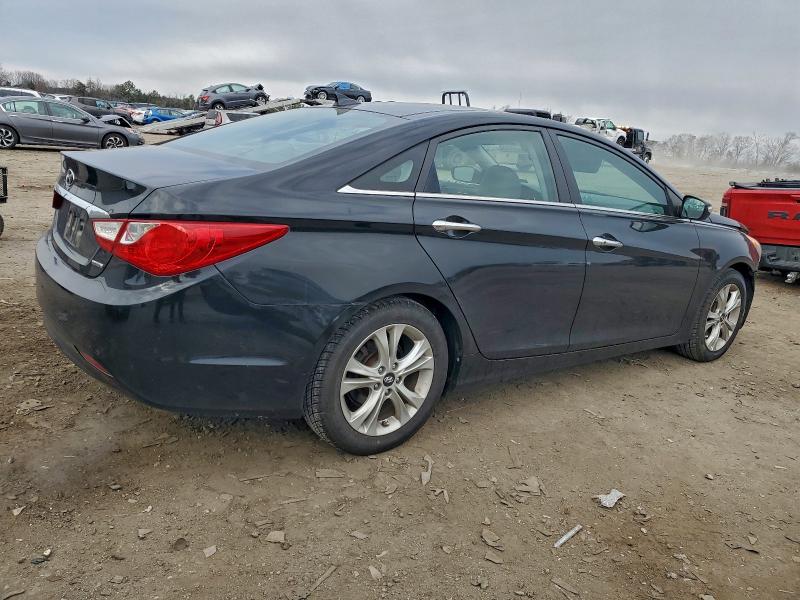 Photo 3 from auction – 2013 HYUNDAI SONATA SE with VIN 5NPEC4AC8DH736366