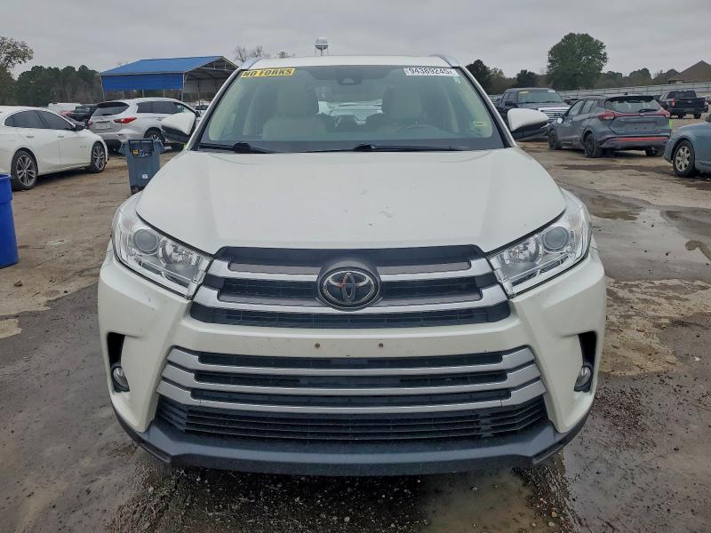 Photo 5 from auction – 2019 TOYOTA HIGHLANDER with VIN 5TDKZRFH9KS566495
