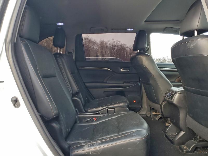 Photo 11 from auction – 2015 TOYOTA HIGHLANDER with VIN 5TDDKRFH8FS222739