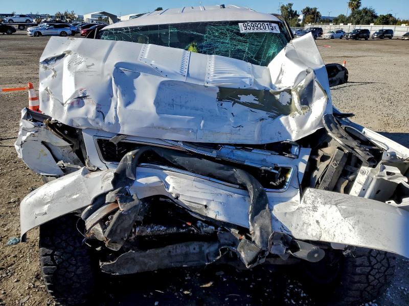 Photo 12 from auction – 2011 CHEVROLET TAHOE SPEC with VIN 1GNSK2E01BR205159