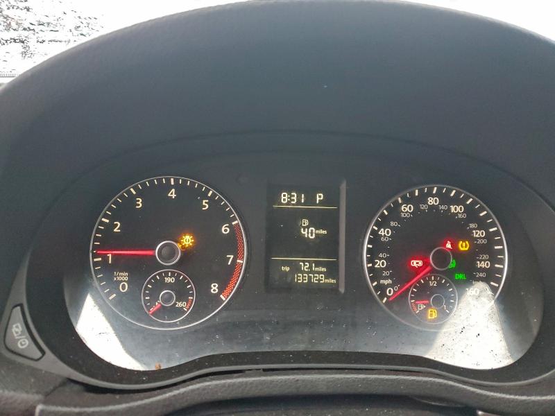 Photo 9 from auction – 2015 VOLKSWAGEN PASSAT S with VIN 1VWAS7A35FC042393