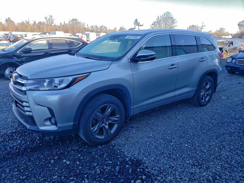 TOYOTA HIGHLANDER 2017 with VIN 5TDDZRFH8HS469256 - Photo from auction