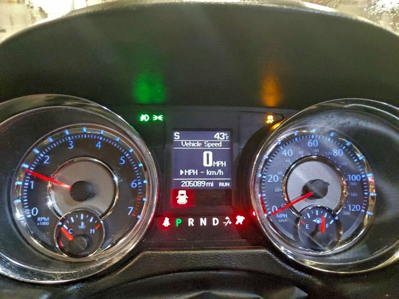 Photo 9 from auction – 2014 CHRYSLER TOWN & COU with VIN 2C4RC1BGXER413409