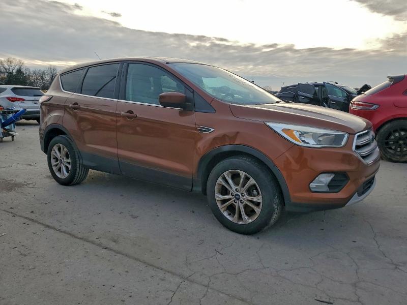 Photo 4 from auction – 2017 FORD ESCAPE SE with VIN 1FMCU0GD8HUE98524