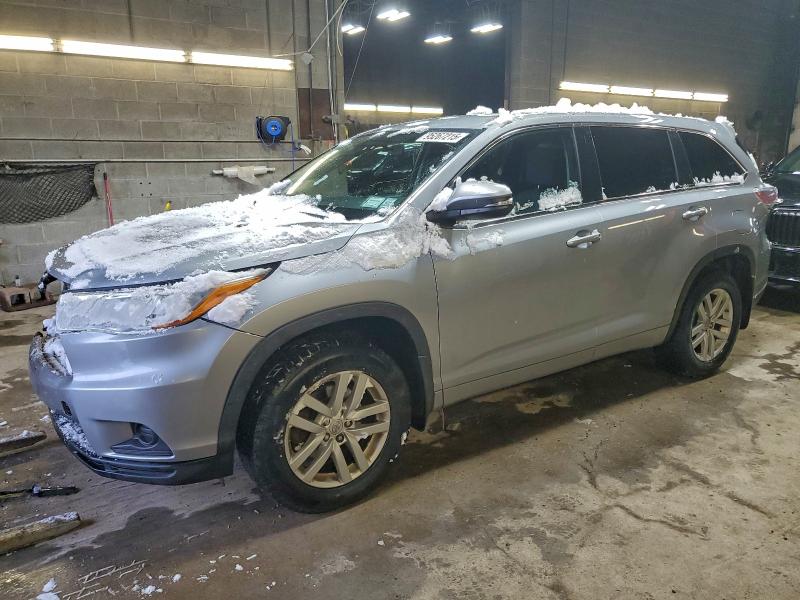 TOYOTA HIGHLANDER 2015 with VIN 5TDBKRFH1FS083805 - Photo from auction