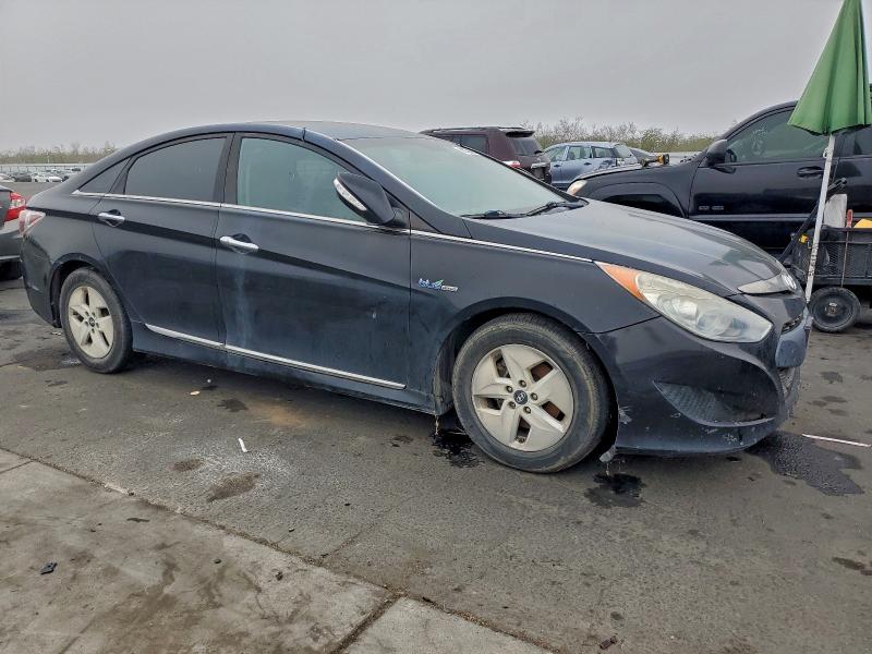 Photo 4 from auction – 2011 HYUNDAI SONATA HYB with VIN KMHEC4A49BA006491