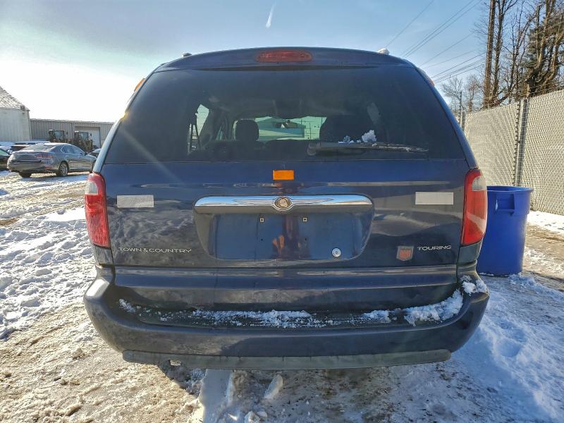 Photo 6 from auction – 2005 CHRYSLER TOWN & COU with VIN 2C4GP54L75R376896