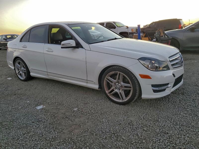 Photo 4 from auction – 2013 MERCEDES-BENZ C 350 with VIN WDDGF5HB4DA765363