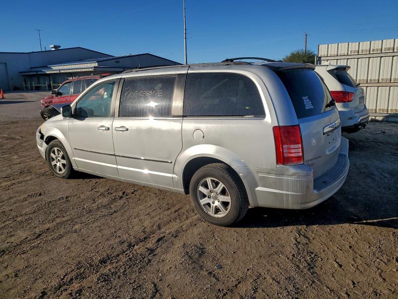 Photo 2 from auction – 2010 CHRYSLER TOWN & COU with VIN 2A4RR5D16AR249272