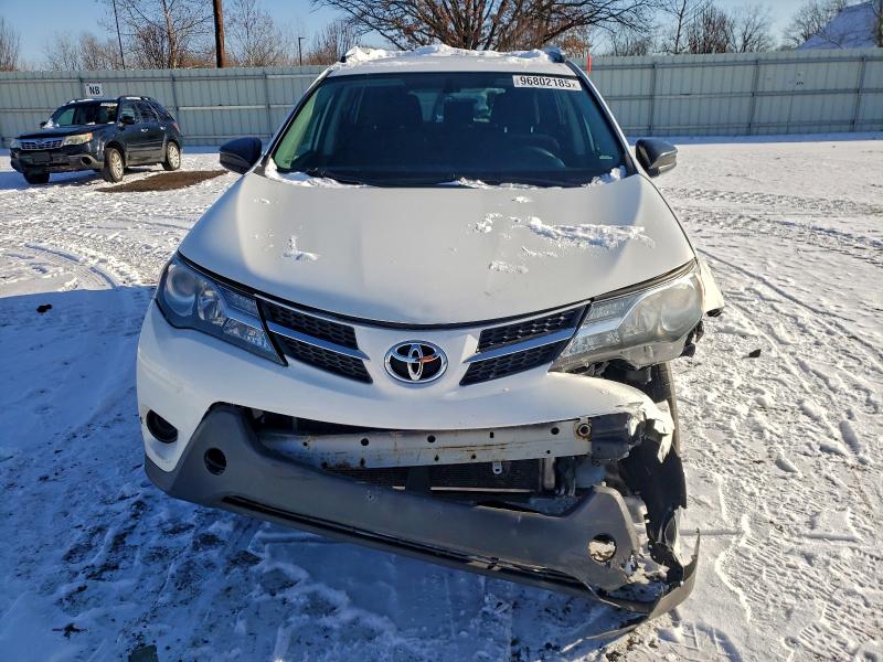 Photo 5 from auction – 2015 TOYOTA RAV4 LE with VIN JTMBFREV9FJ047112