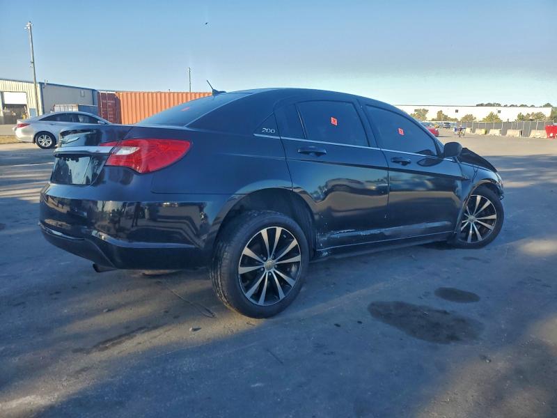 Photo 3 from auction – 2013 CHRYSLER 200 TOURIN with VIN 1C3CCBBB7DN592797