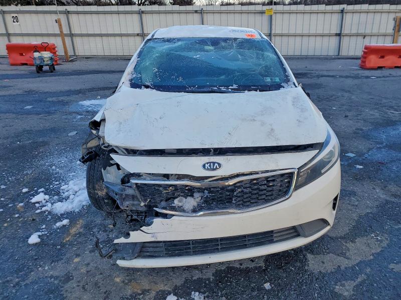 Photo 5 from auction – 2017 KIA FORTE LX with VIN 3KPFK4A76HE064165