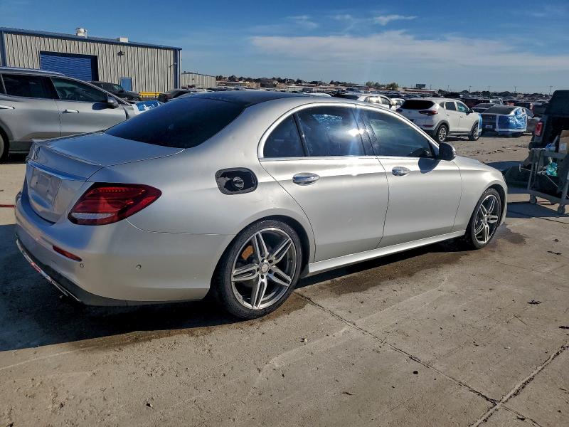 Photo 3 from auction – 2017 MERCEDES-BENZ E 300 with VIN WDDZF4JB4HA167843