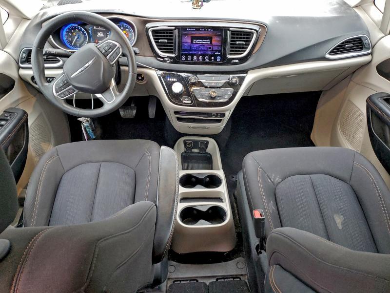 Photo 8 from auction – 2017 CHRYSLER PACIFICA T with VIN 2C4RC1DG2HR551303