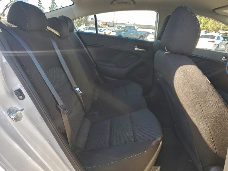 Photo 10 from auction – 2018 KIA FORTE LX with VIN 3KPFK4A71JE234227