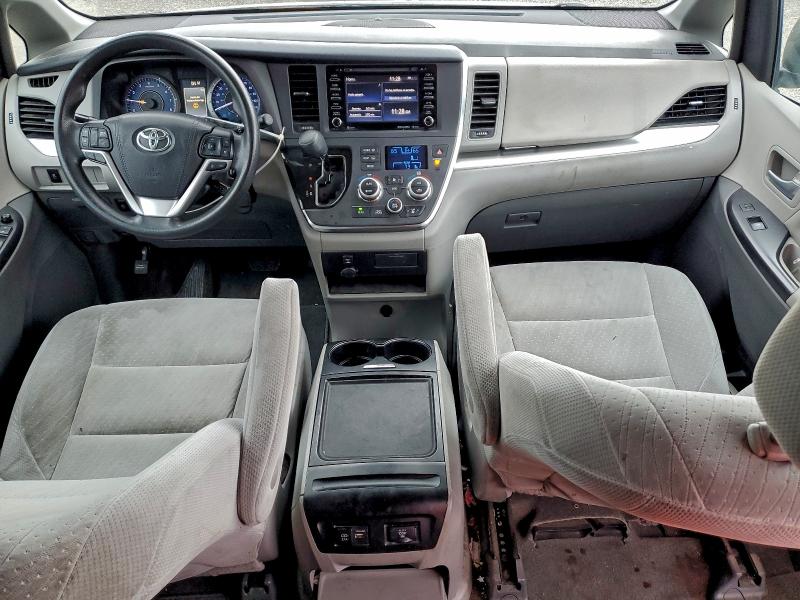 Photo 8 from auction – 2018 TOYOTA SIENNA LE with VIN 5TDKZ3DC2JS922093