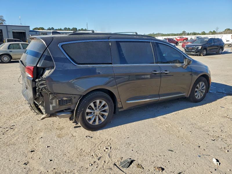 Photo 3 from auction – 2017 CHRYSLER PACIFICA T with VIN 2C4RC1BG4HR683160