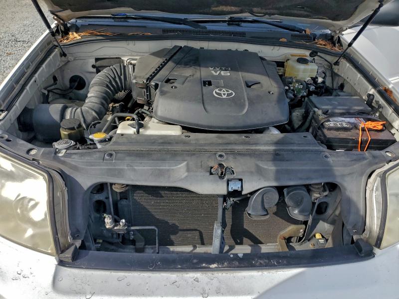 Photo 12 from auction – 2004 TOYOTA 4RUNNER SR with VIN JTEZU14R440017833