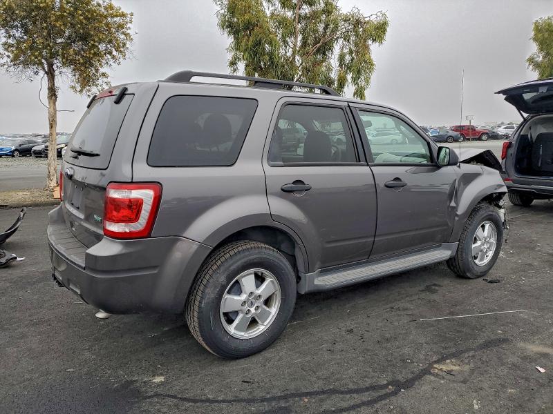Photo 3 from auction – 2011 FORD ESCAPE XLT with VIN 1FMCU0DG1BKB25598