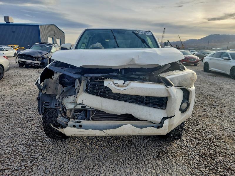 Photo 5 from auction – 2018 TOYOTA 4RUNNER SR with VIN JTEBU5JRXJ5536350