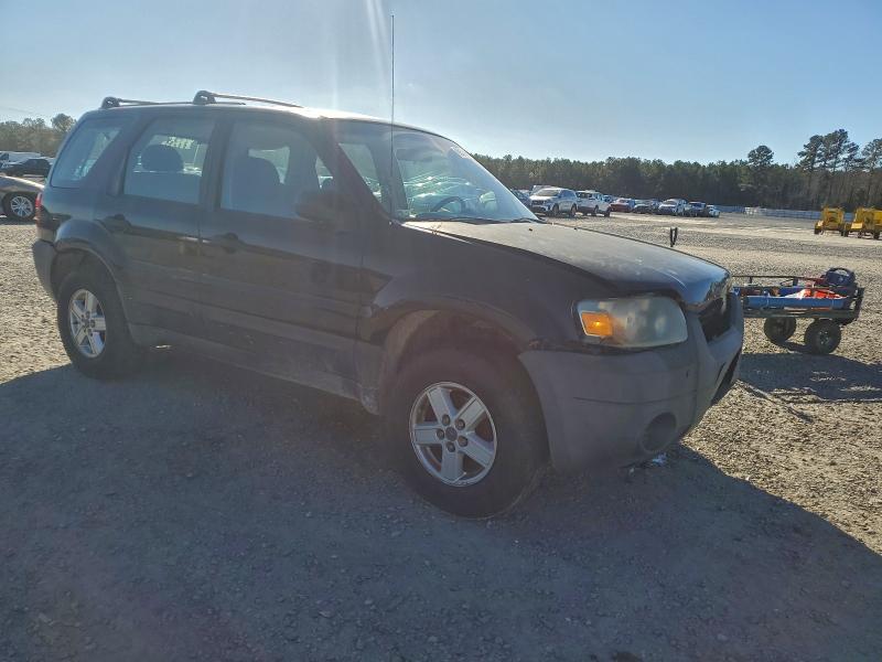 Photo 4 from auction – 2005 FORD ESCAPE XLS with VIN 1FMYU92Z45KA48955