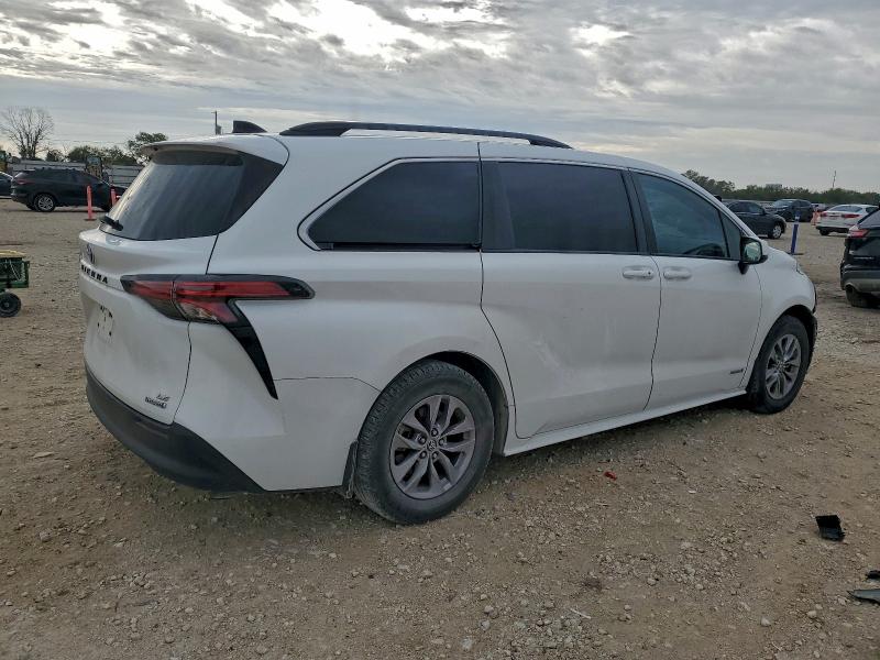 Photo 3 from auction – 2021 TOYOTA SIENNA with VIN 5TDKRKEC6MS011956