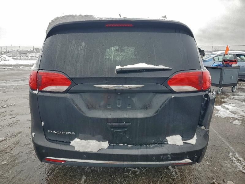 Photo 6 from auction – 2017 CHRYSLER PACIFICA T with VIN 2C4RC1BG6HR703182