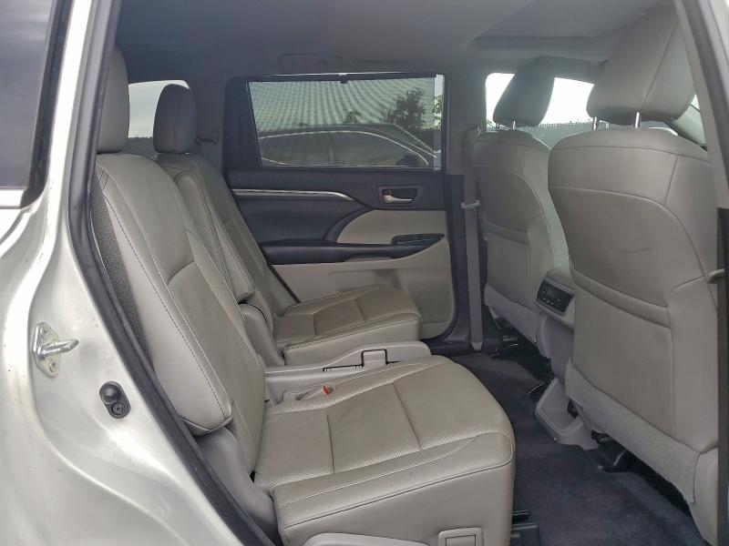 Photo 11 from auction – 2018 TOYOTA HIGHLANDER with VIN 5TDYZRFH2JS243012