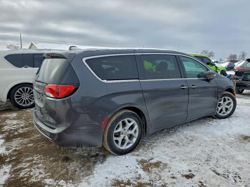 Photo 3 from auction – 2018 CHRYSLER PACIFICA T with VIN 2C4RC1FG6JR109904
