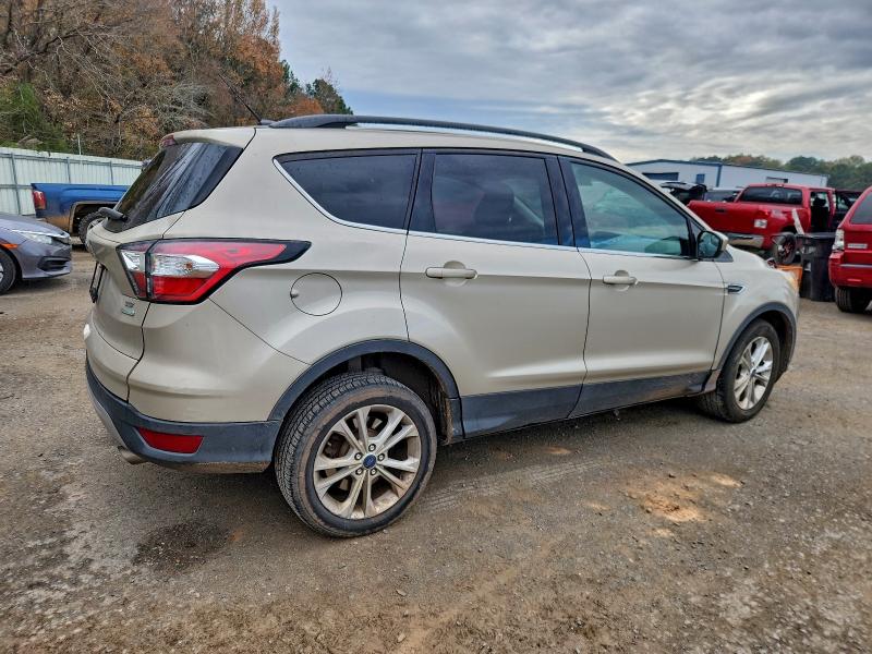 Photo 3 from auction – 2018 FORD ESCAPE SE with VIN 1FMCU0GD6JUA74975