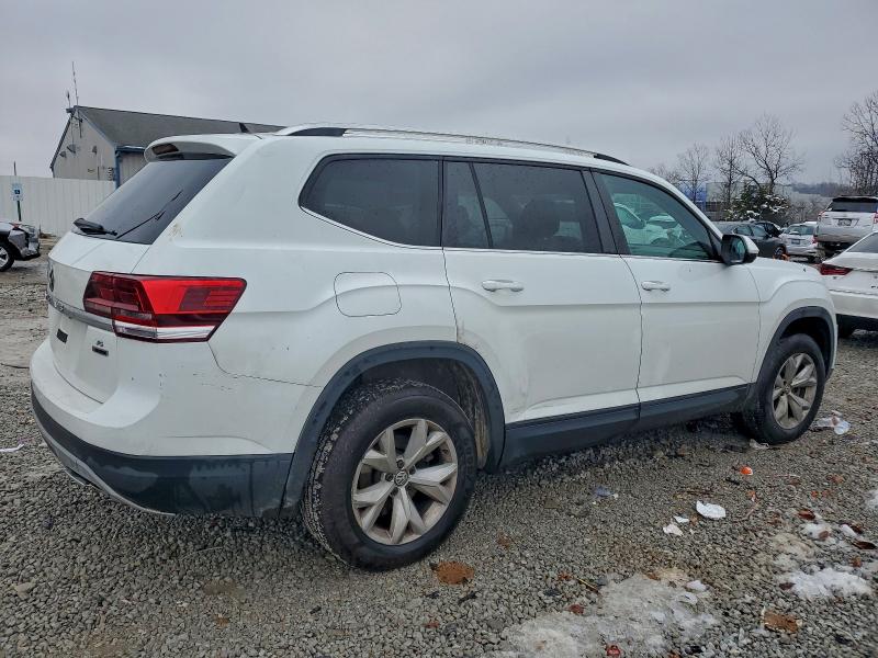 Photo 3 from auction – 2018 VOLKSWAGEN ATLAS S with VIN 1V2GR2CA2JC527671