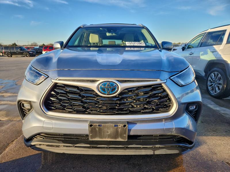Photo 5 from auction – 2022 TOYOTA HIGHLANDER with VIN 5TDHBRCH0NS104575