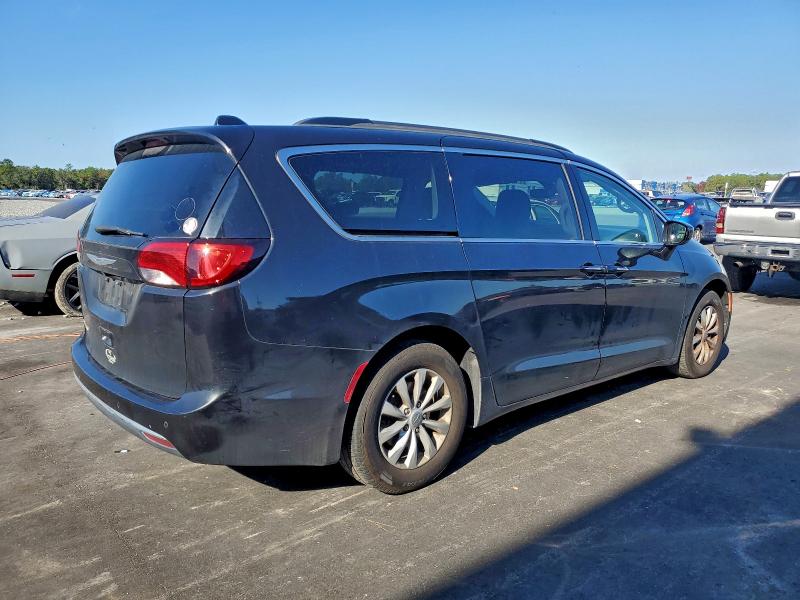 Photo 3 from auction – 2018 CHRYSLER PACIFICA T with VIN 2C4RC1FG1JR100611