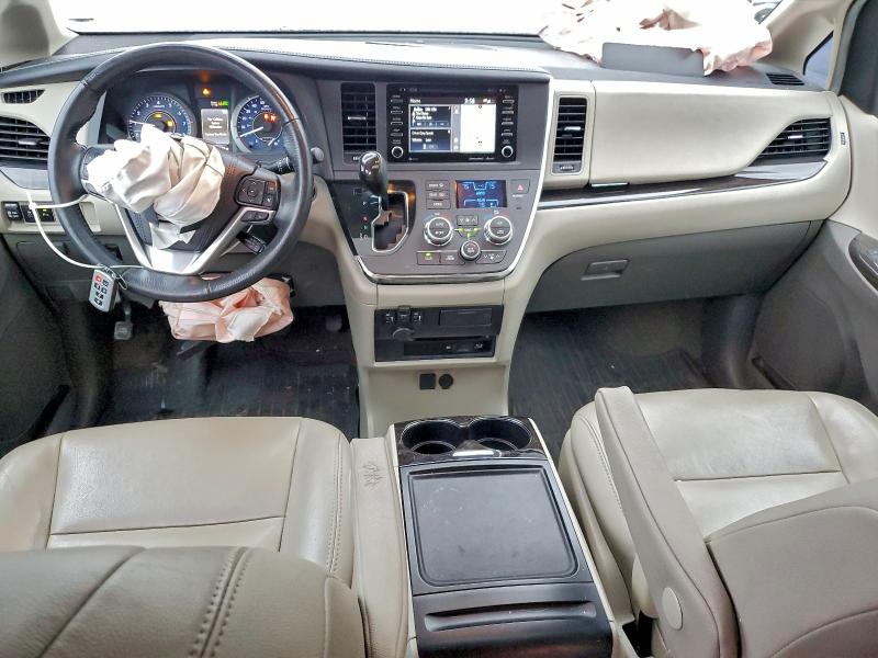 Photo 8 from auction – 2018 TOYOTA SIENNA XLE with VIN 5TDYZ3DC8JS944867