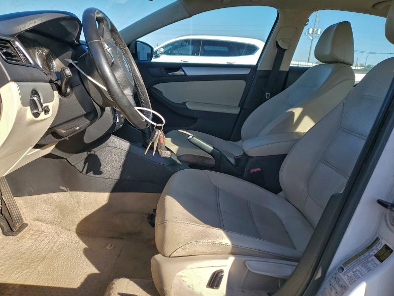 Photo 7 from auction – 2013 VOLKSWAGEN JETTA with VIN 3VWDP7AJ3DM445586